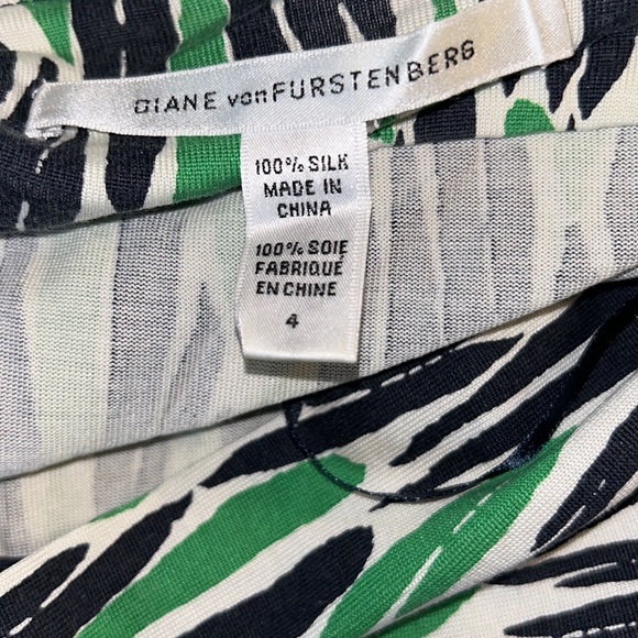 Diane Von Furstenberg Celosa Silk Green & Black Printed Wrap Dress - 4 - Picture 13 of 15